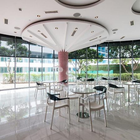 Azure Urban Resort Staycation Манила Экстерьер фото